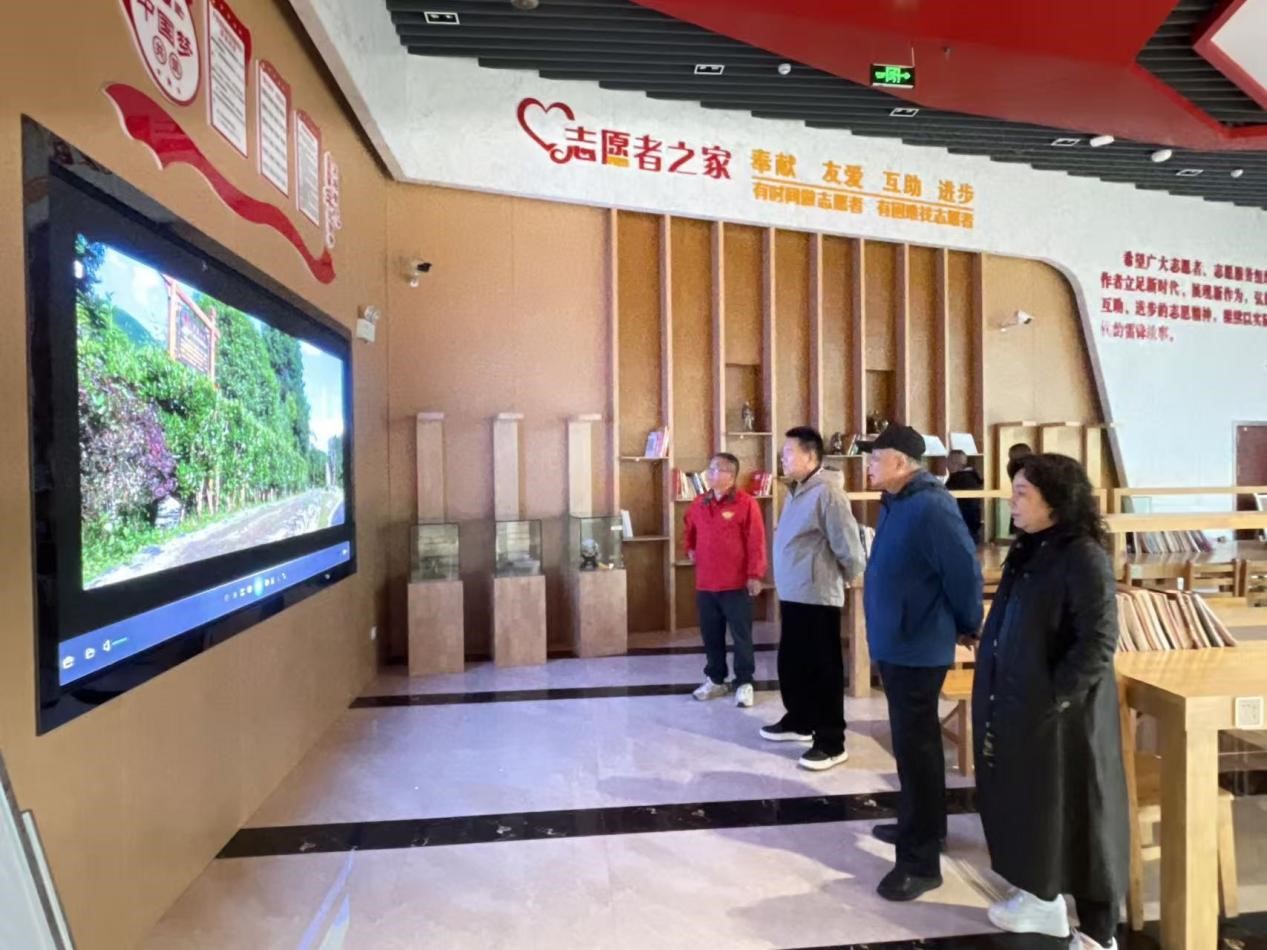 朱万峰院长、胡呈军副会长一行受邀考察遵义苟坝景区及百草园等项目 